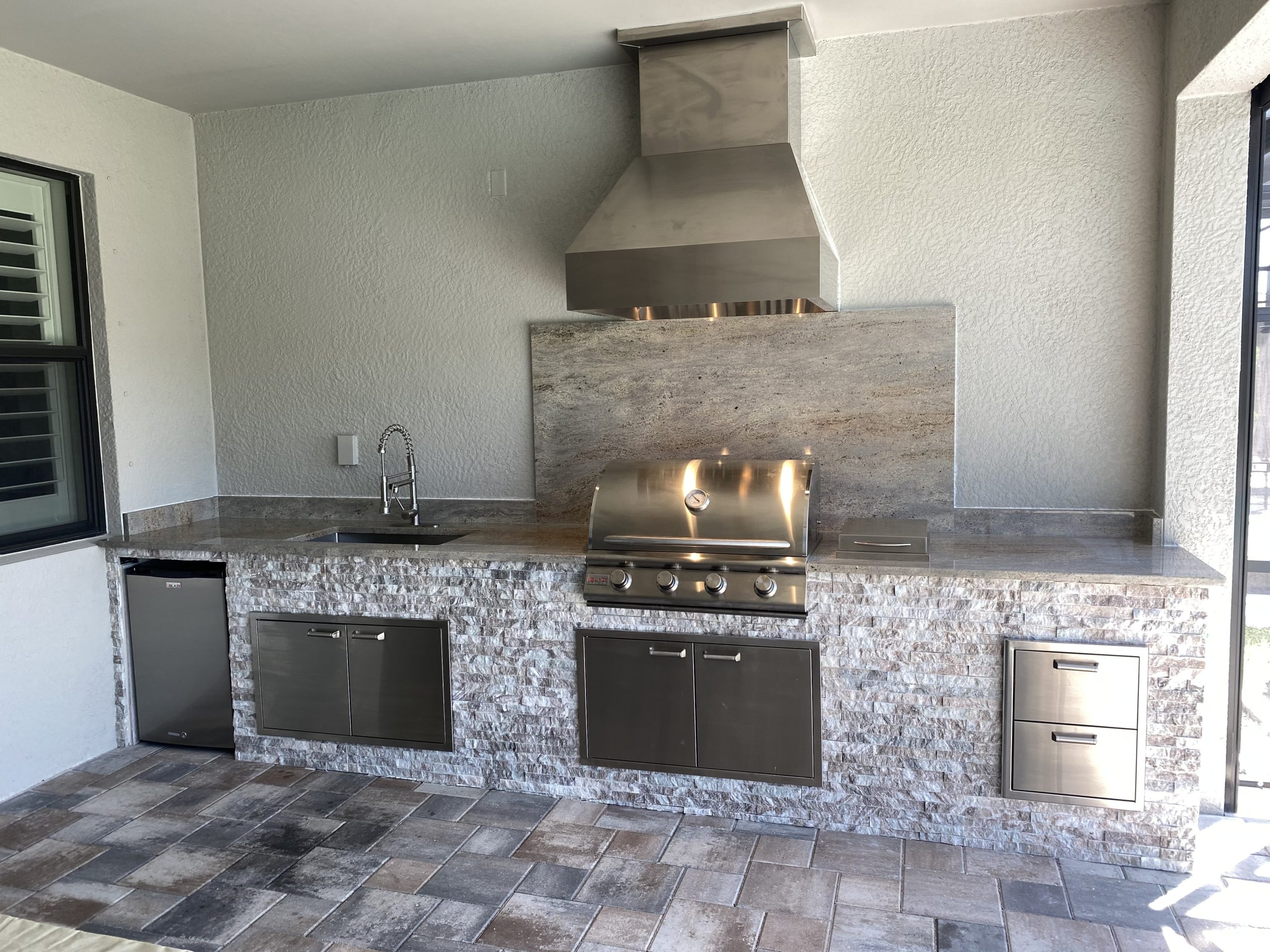 Contemporary Outdoor Kitchen Remodel